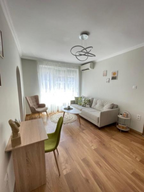 Seven Hills Apartment with optional Parking